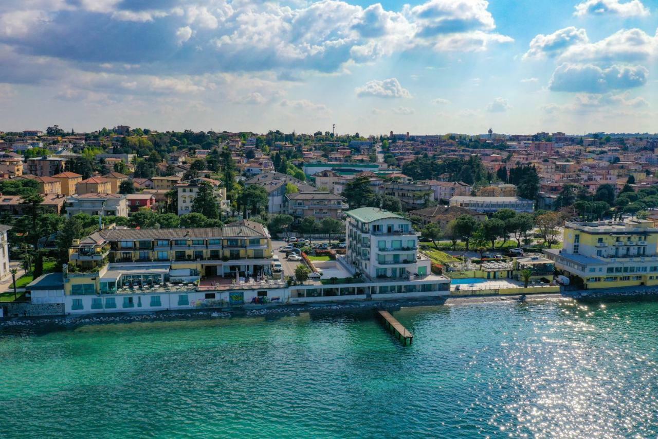 Desenzanoloft Official Partner Marriott Homes & Villas - The Sunflower Front Lake Ντεζεντσάνο ντελ Γκάρντα Εξωτερικό φωτογραφία